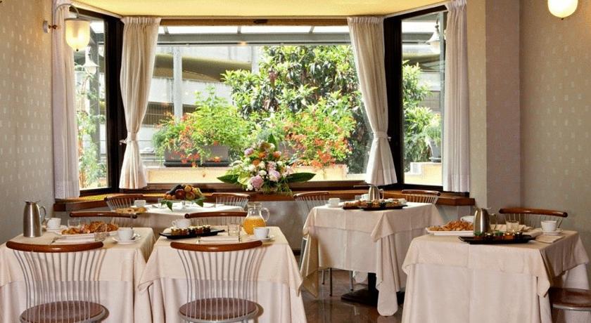 Atahotel Executive Milano Restaurant bilde
